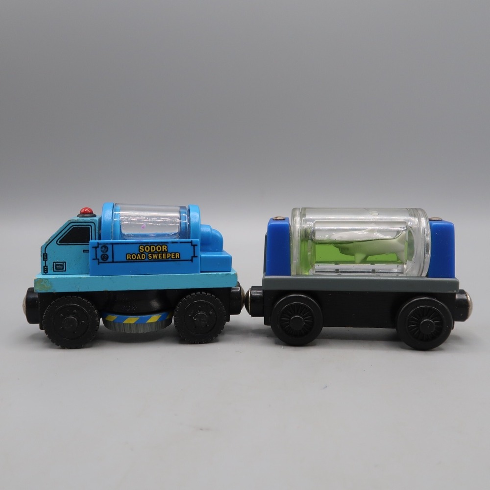 Thomas & Friends Wooden Sodor Road Sweeper Toy & Aquarium Car Lot of 2 Magnetic